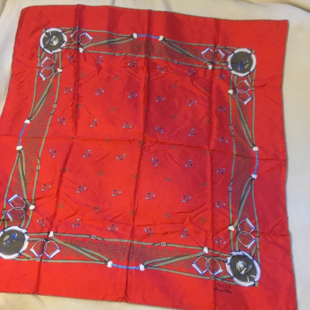 Vintage Gucci red silk equestrian scarf 34 x 34 - Picture 2 of 7